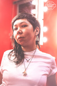 Portrait de Daphné Swân dans sa loge avant son concert à la Maison Folie Beaulieu à Lomme, le 21 juin 2024 © Claire Kulaga