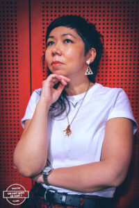 Portrait de Daphné Swân avant son concert dans la salle de la Maison Folie Beaulieu à Lomme, le 21 juin 2024 © Claire Kulaga